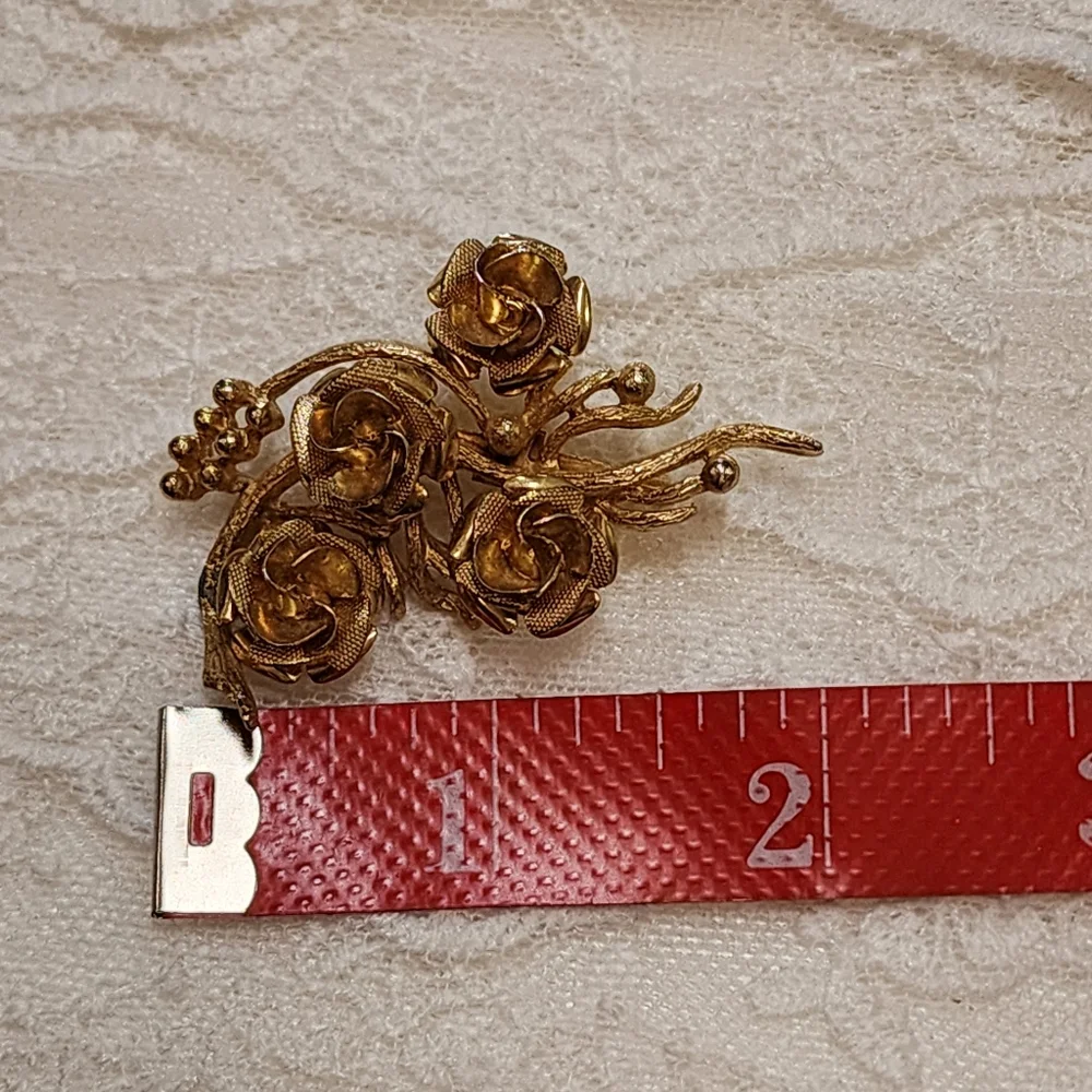 Vintage Coro Brooch Four Roses On A Textured Stem Gold Tone Signed